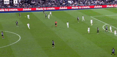 世界杯晋级规则说明-吕迪格庆祝居莱尔进球时拍打皮塔奇头部，导致小将身体一晃